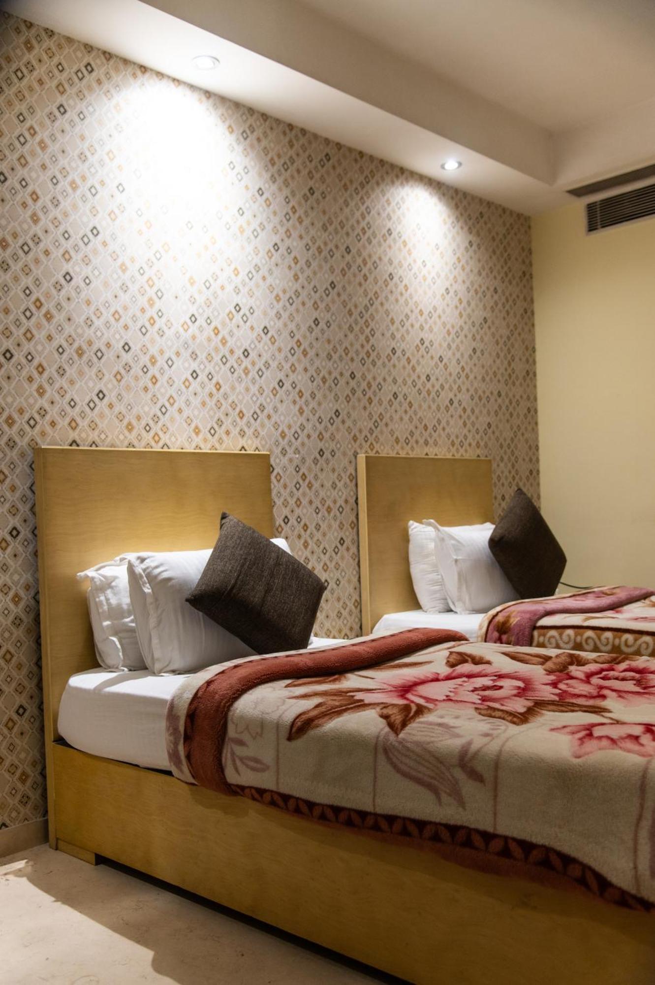 Mayur Hotel Ню Делхи Екстериор снимка