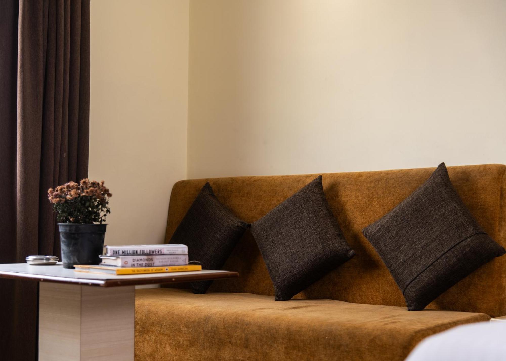 Mayur Hotel Ню Делхи Екстериор снимка