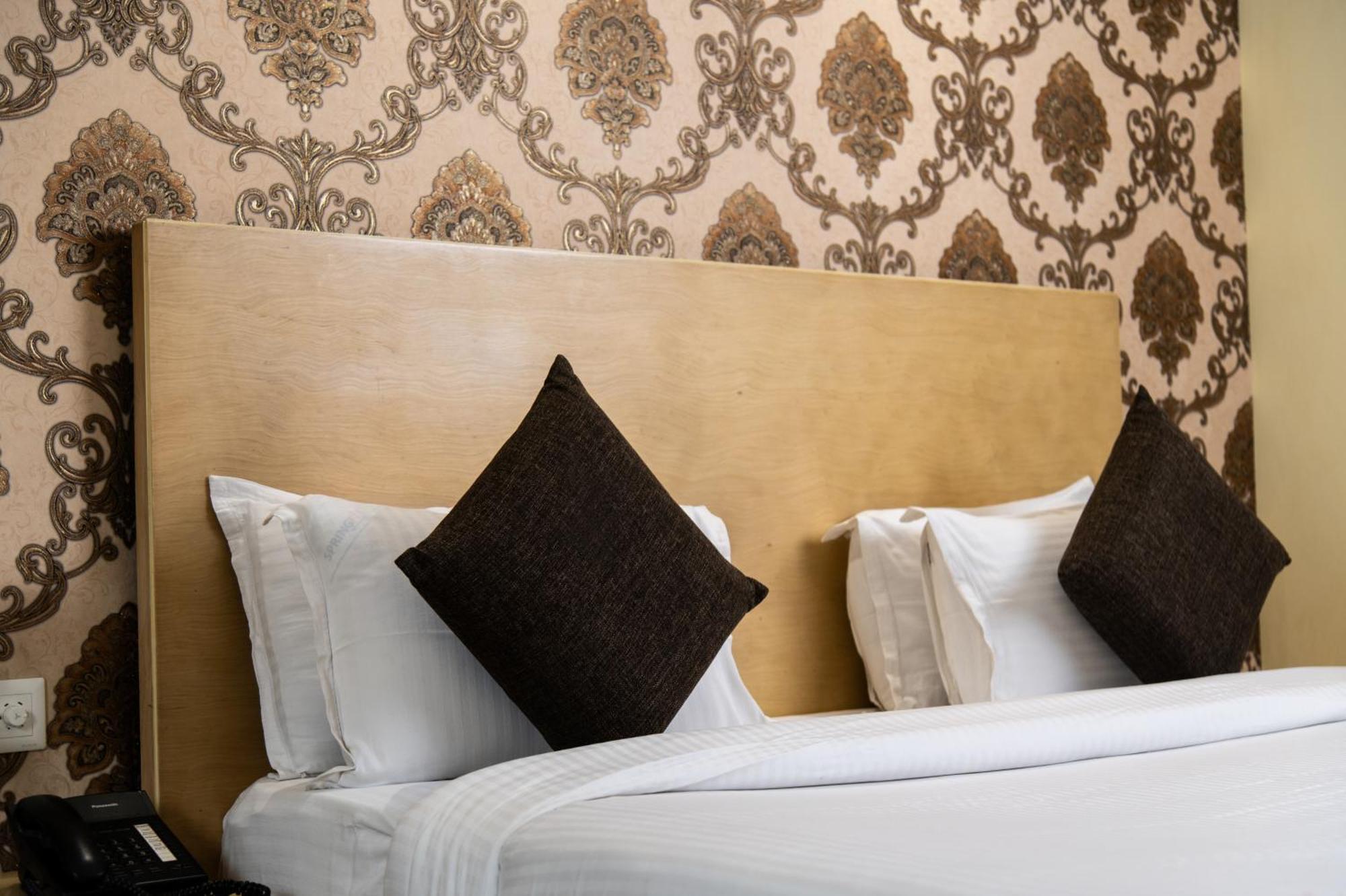 Mayur Hotel Ню Делхи Екстериор снимка