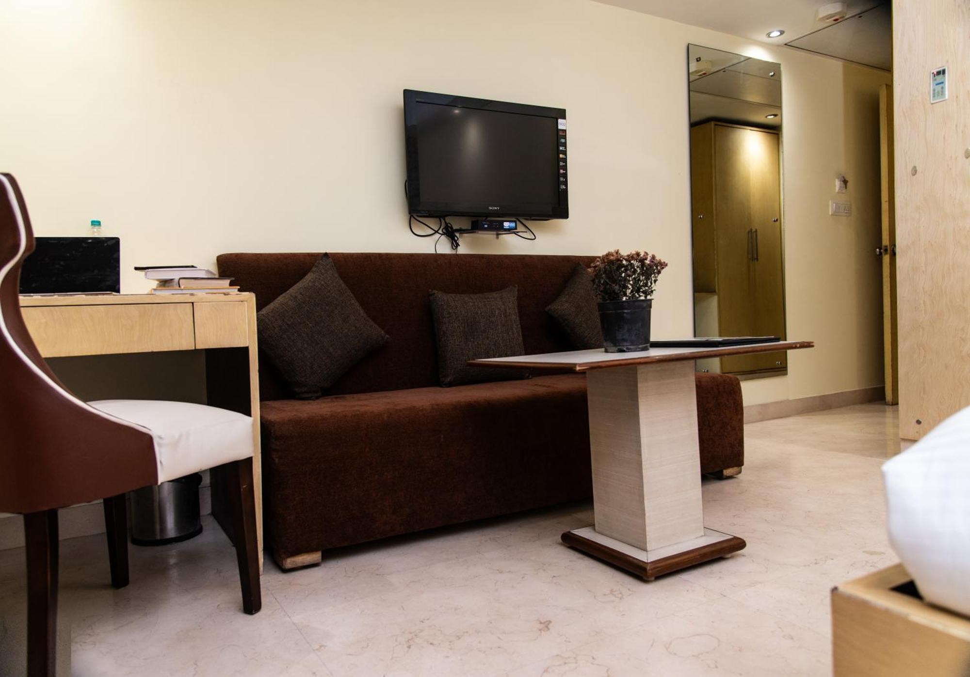 Mayur Hotel Ню Делхи Екстериор снимка