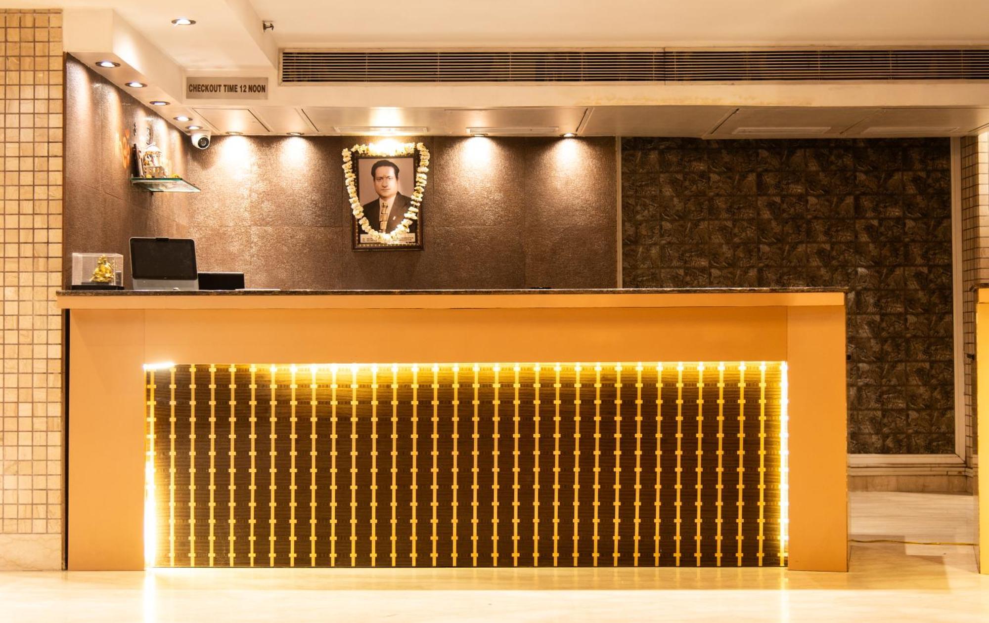 Mayur Hotel Ню Делхи Екстериор снимка
