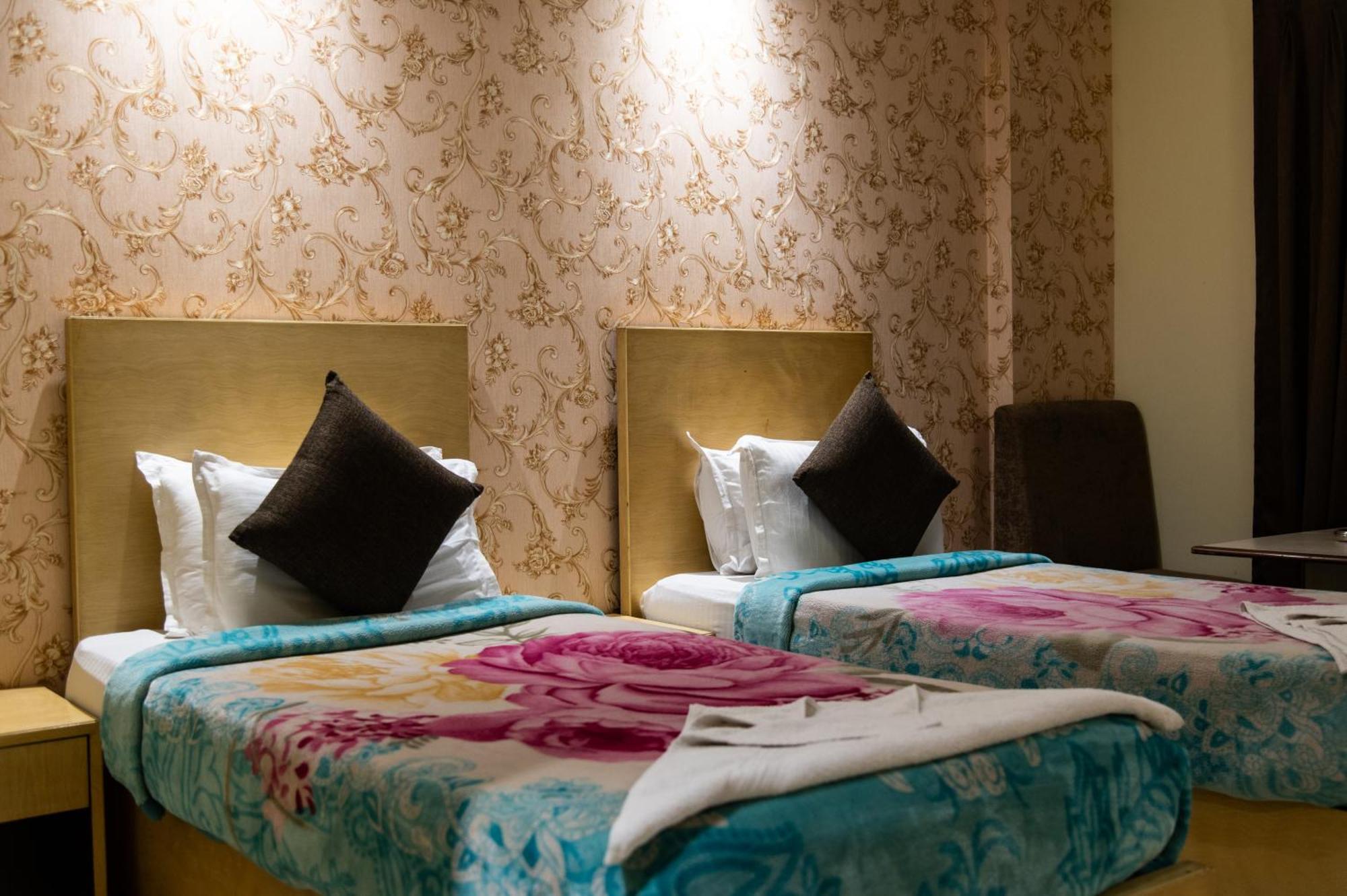 Mayur Hotel Ню Делхи Екстериор снимка