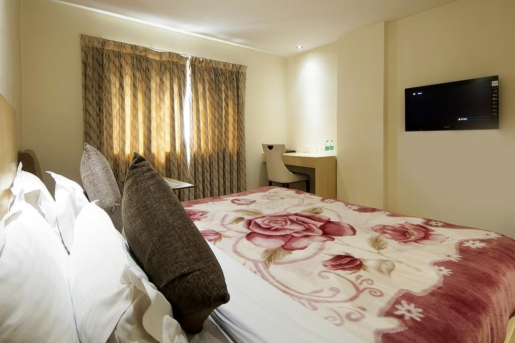 Mayur Hotel Ню Делхи Екстериор снимка