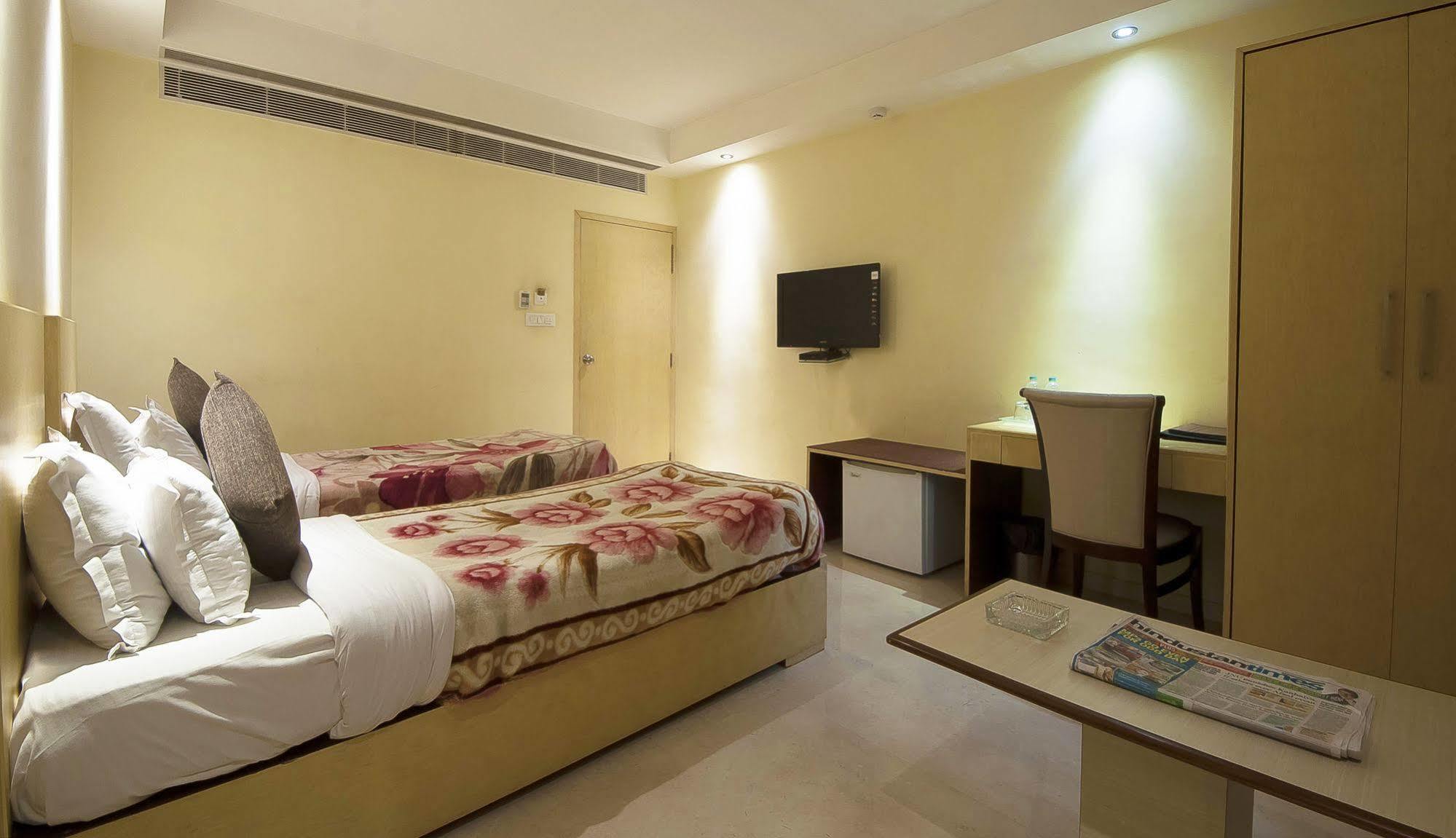 Mayur Hotel Ню Делхи Екстериор снимка