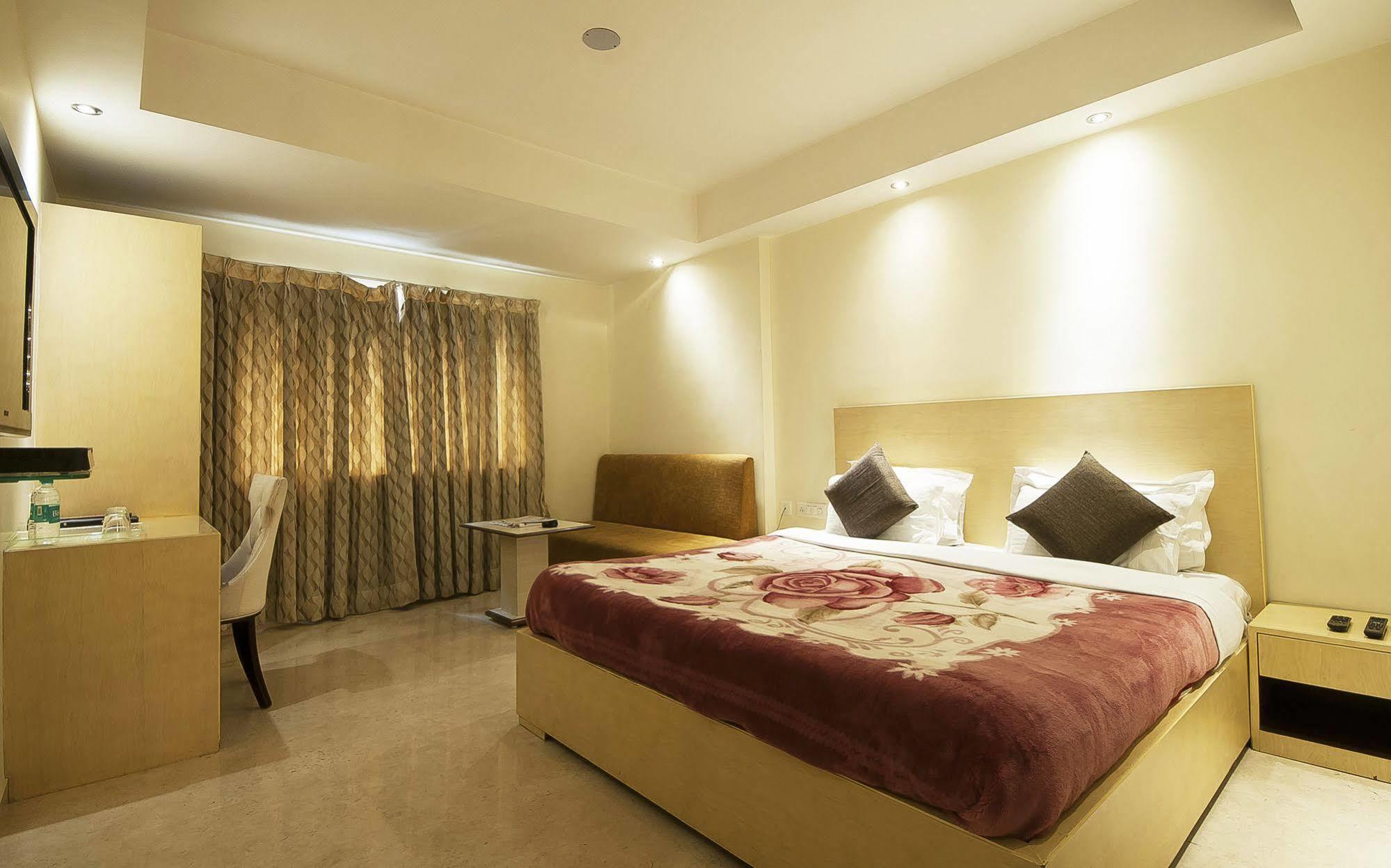 Mayur Hotel Ню Делхи Екстериор снимка