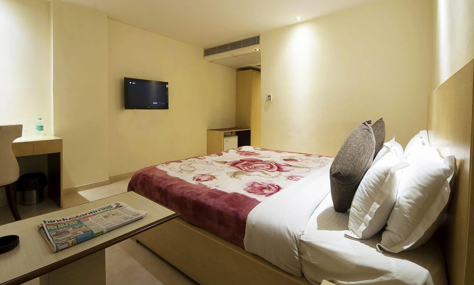 Mayur Hotel Ню Делхи Екстериор снимка