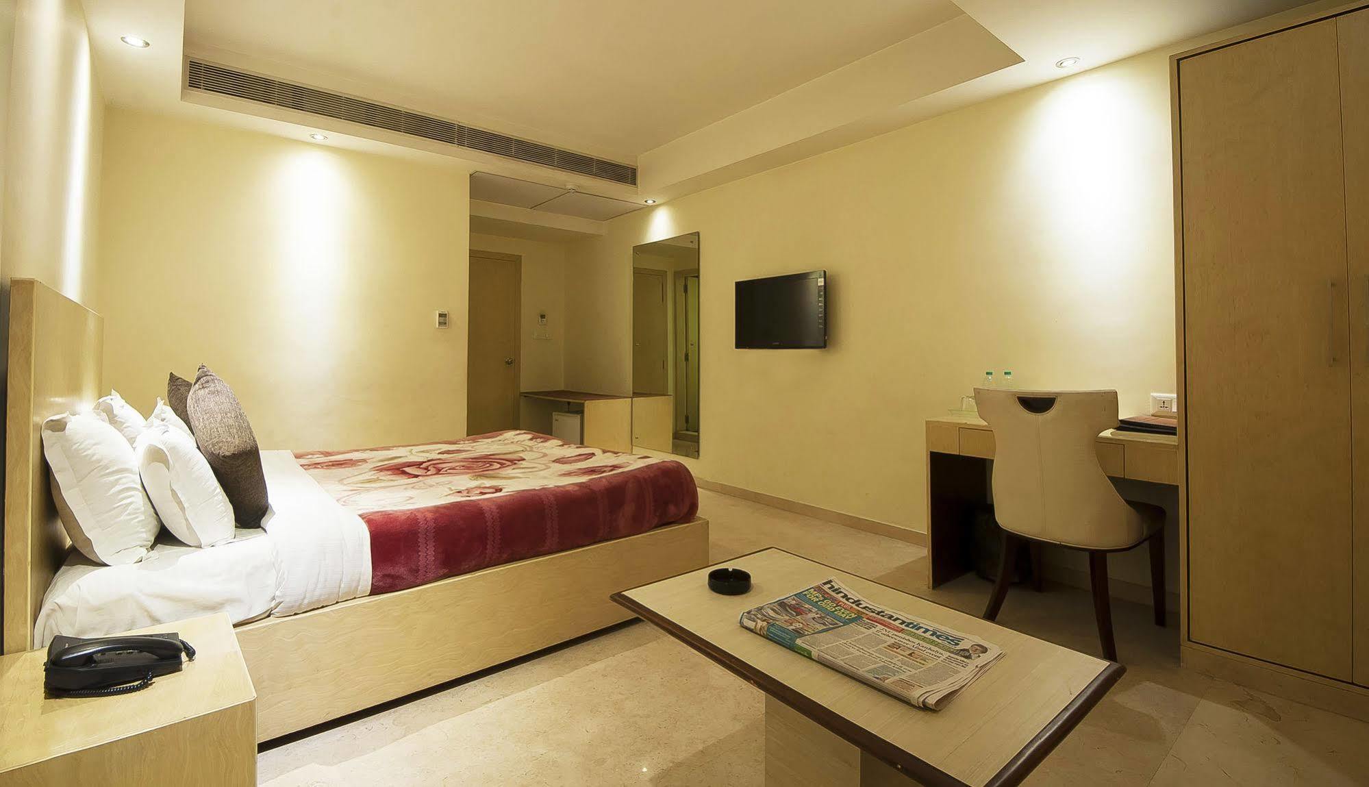 Mayur Hotel Ню Делхи Екстериор снимка