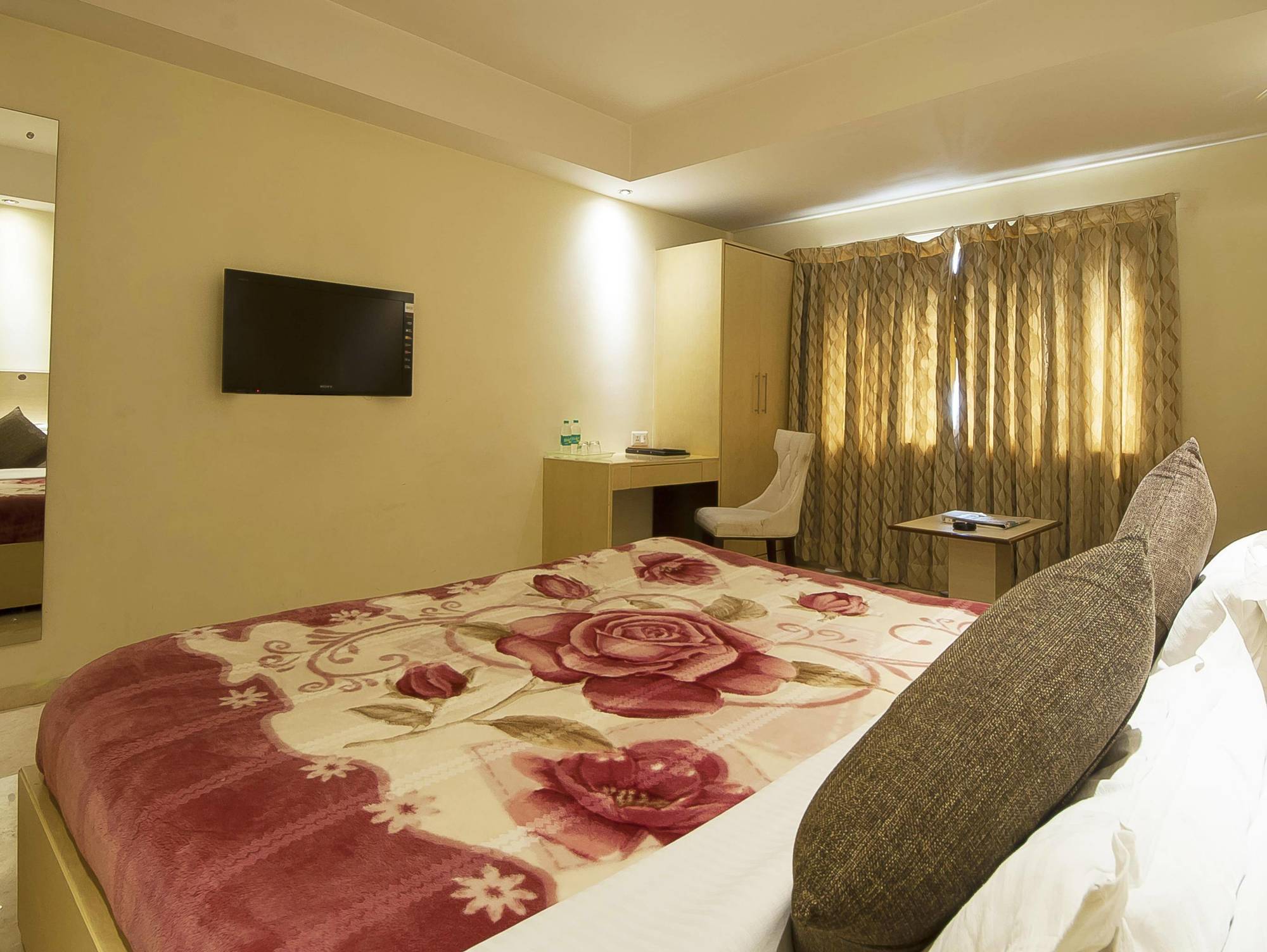 Mayur Hotel Ню Делхи Екстериор снимка