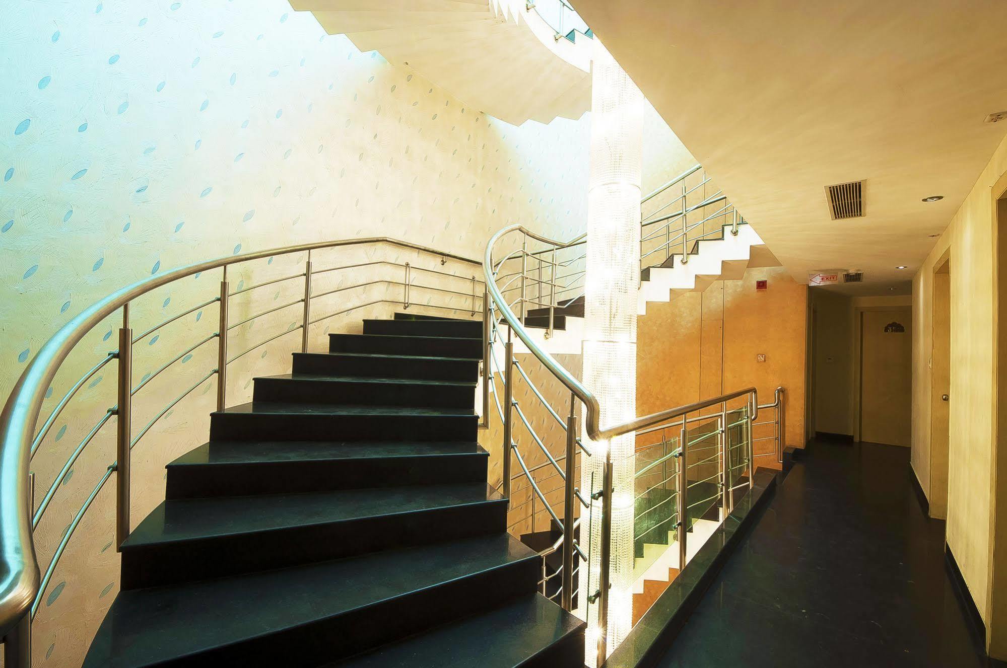 Mayur Hotel Ню Делхи Екстериор снимка