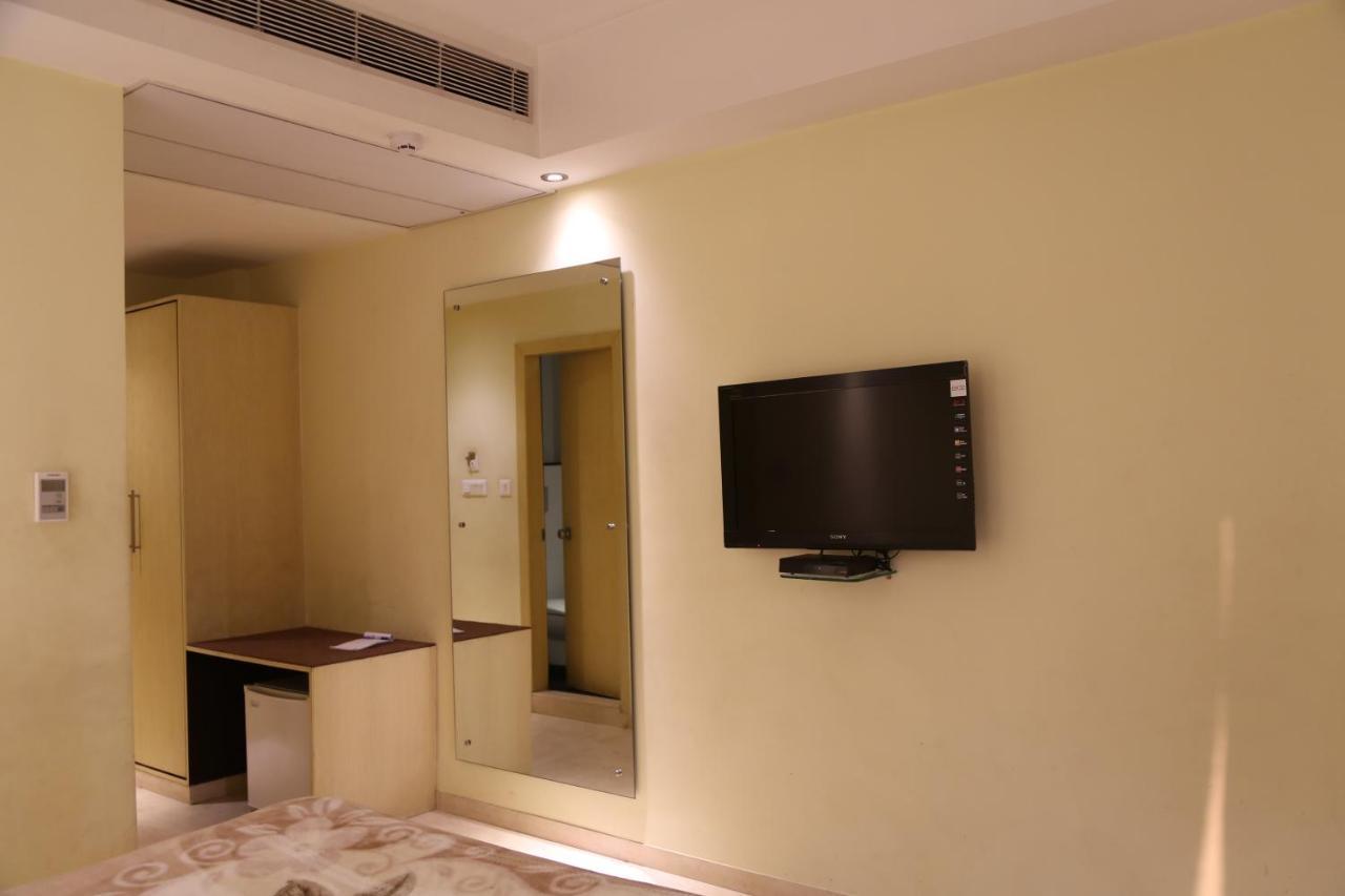Mayur Hotel Ню Делхи Екстериор снимка